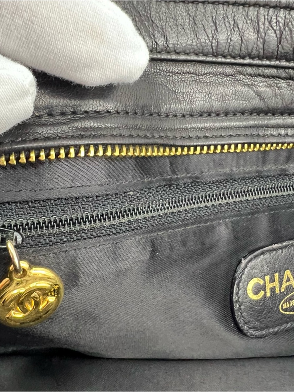 CHANEL Black Quilted Shoulder Bag with Gold CC Hardware - Picture 6 of 16